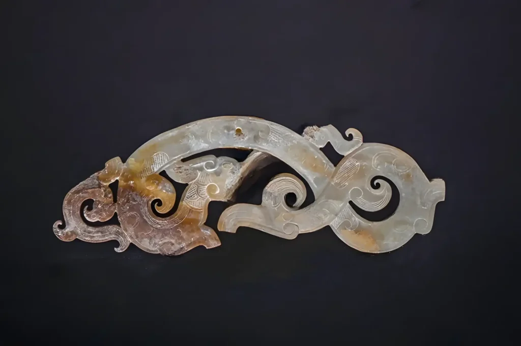 jade pendant in the form of a dragon in warring state